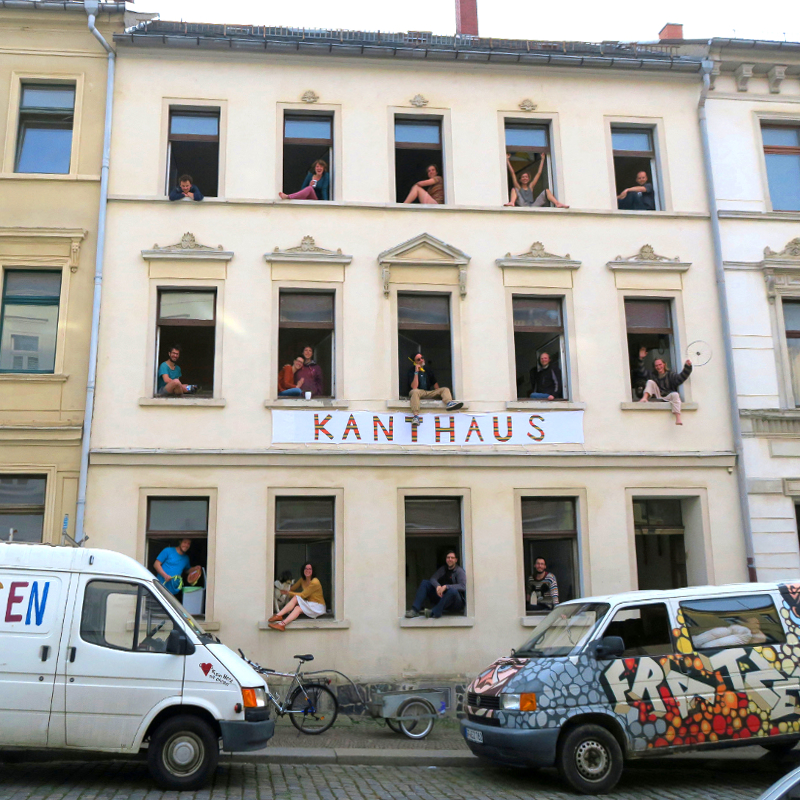 Kantstr 20 front with people